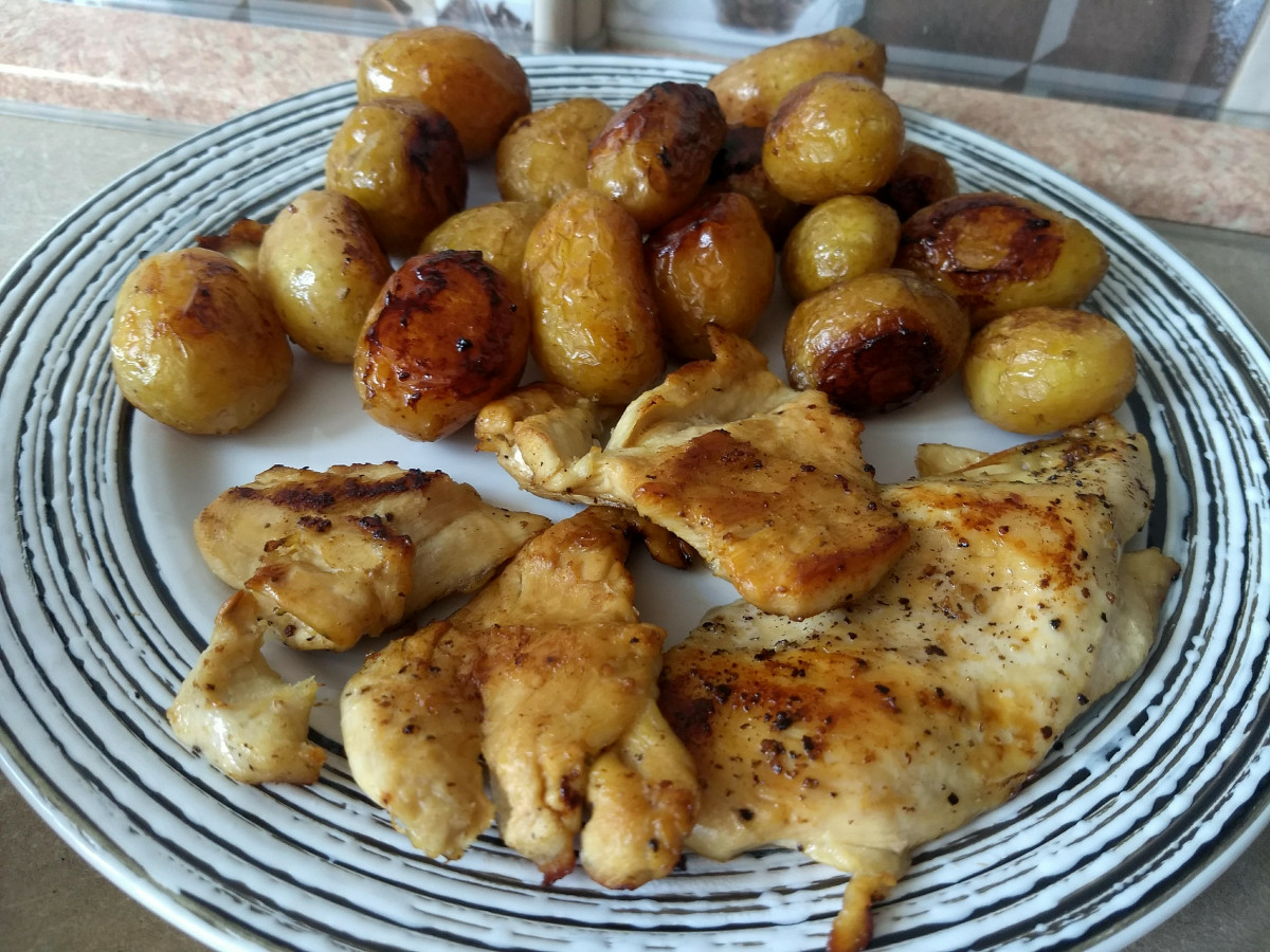Вечната любов в кулинарията - пилешко бяло месо с картофиНеобходими