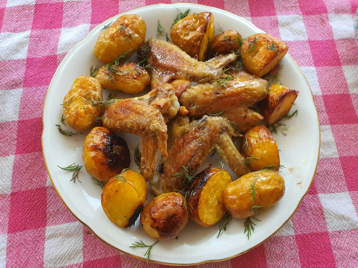 Нашето предложение за днешния ви обяд марокански пилешки крилца