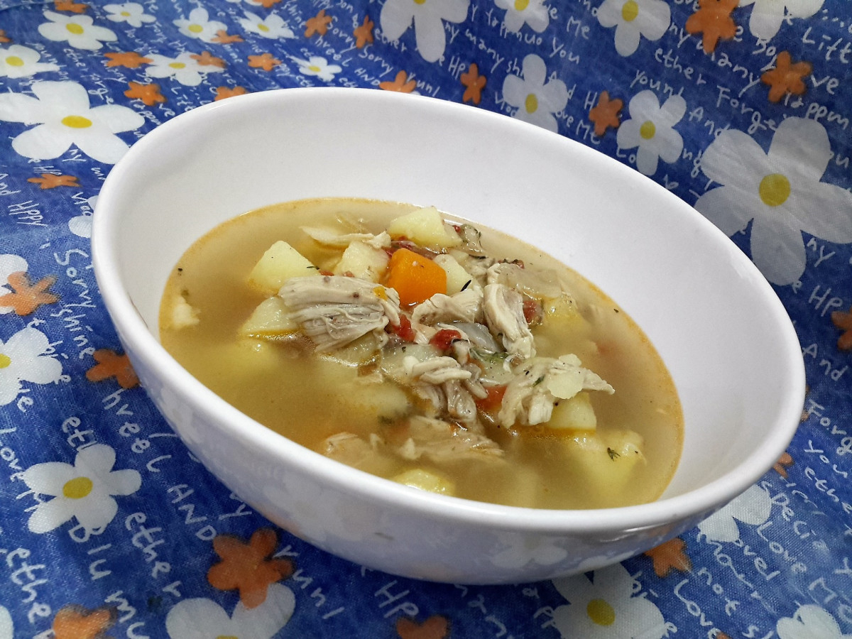 Лесна за приготвяне пилешка супа която е чудесен лек срещу