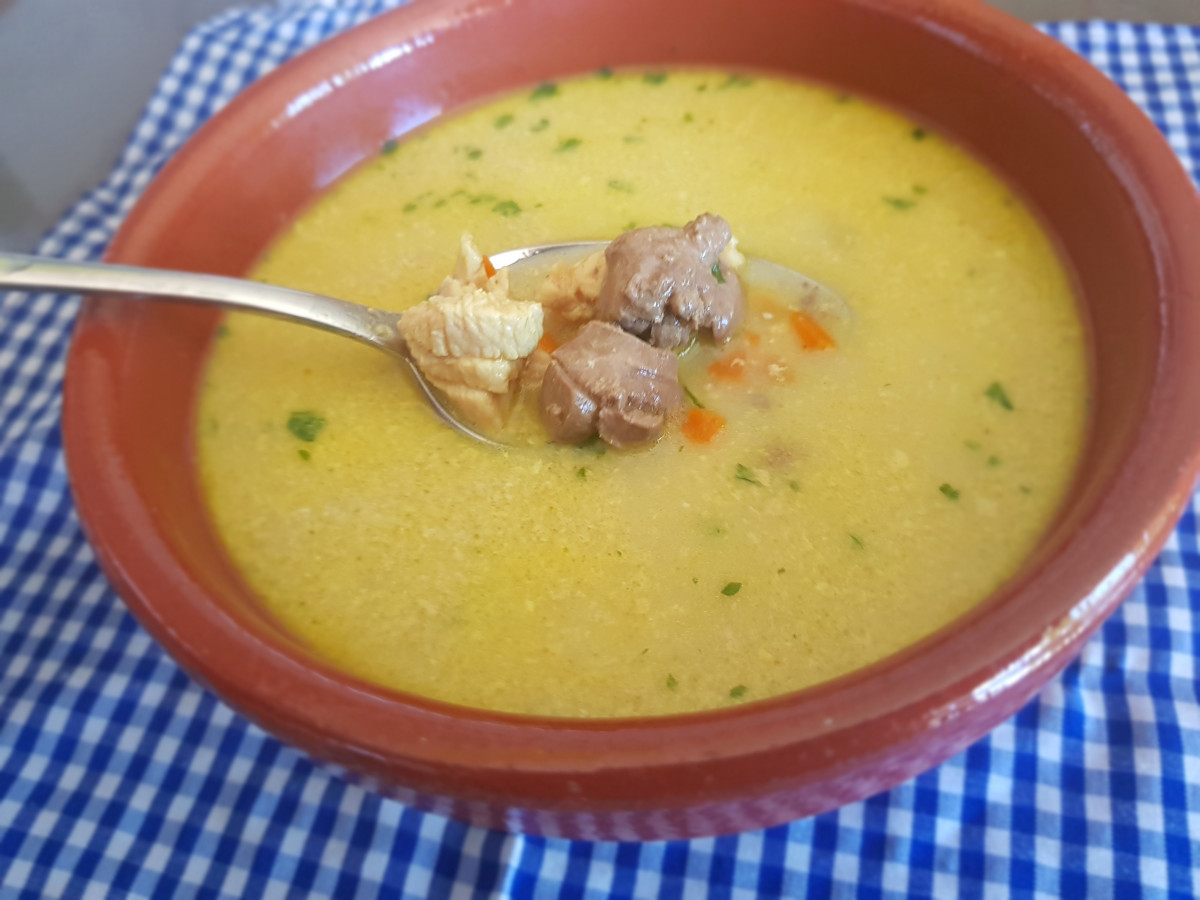 Перфектната пилешка супа с богат вкус и цвят който