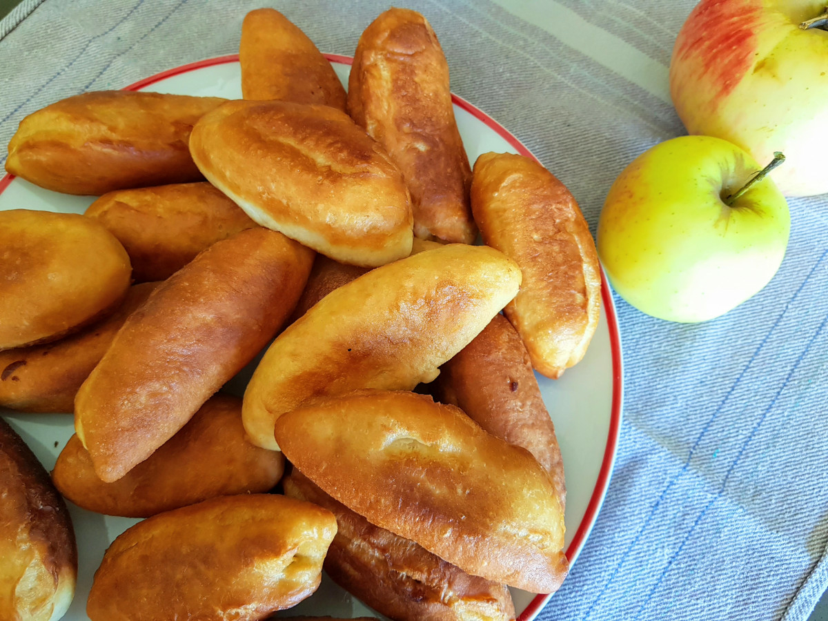 Любимите пирожки с ябълки от детството се приготвят с вдъхновение