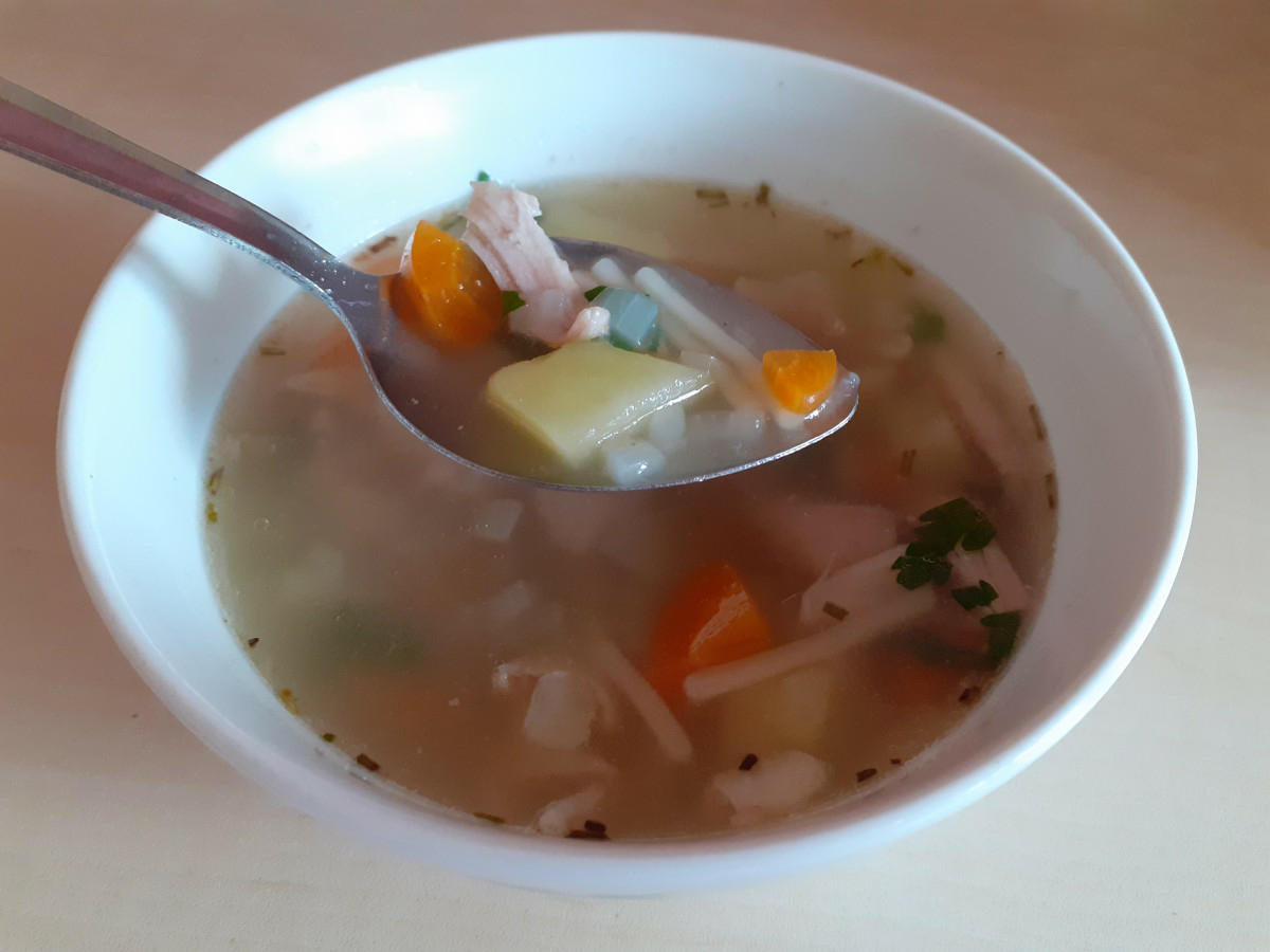 Направете любимата пилешка супа само с няколко продукта които почти
