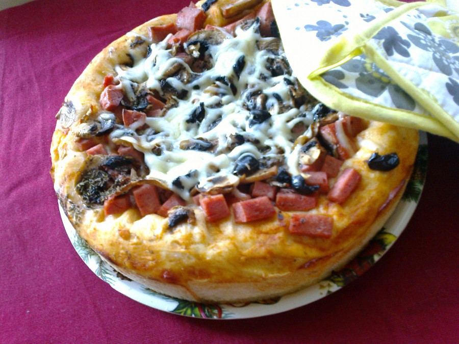 Невероятна пухкава домашна питка пица за малки и големи гладници.Необходими
