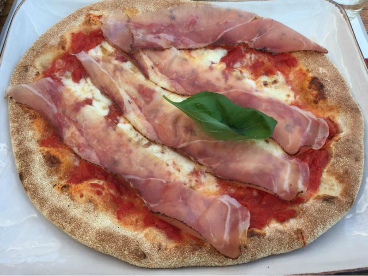 Класическа комбинация за Италианска пица, която никога няма да ви