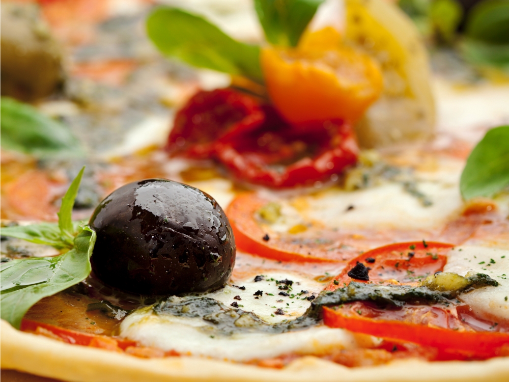 Домашна пица с маслини и моцарела - ваша еНеобходими Продукти●