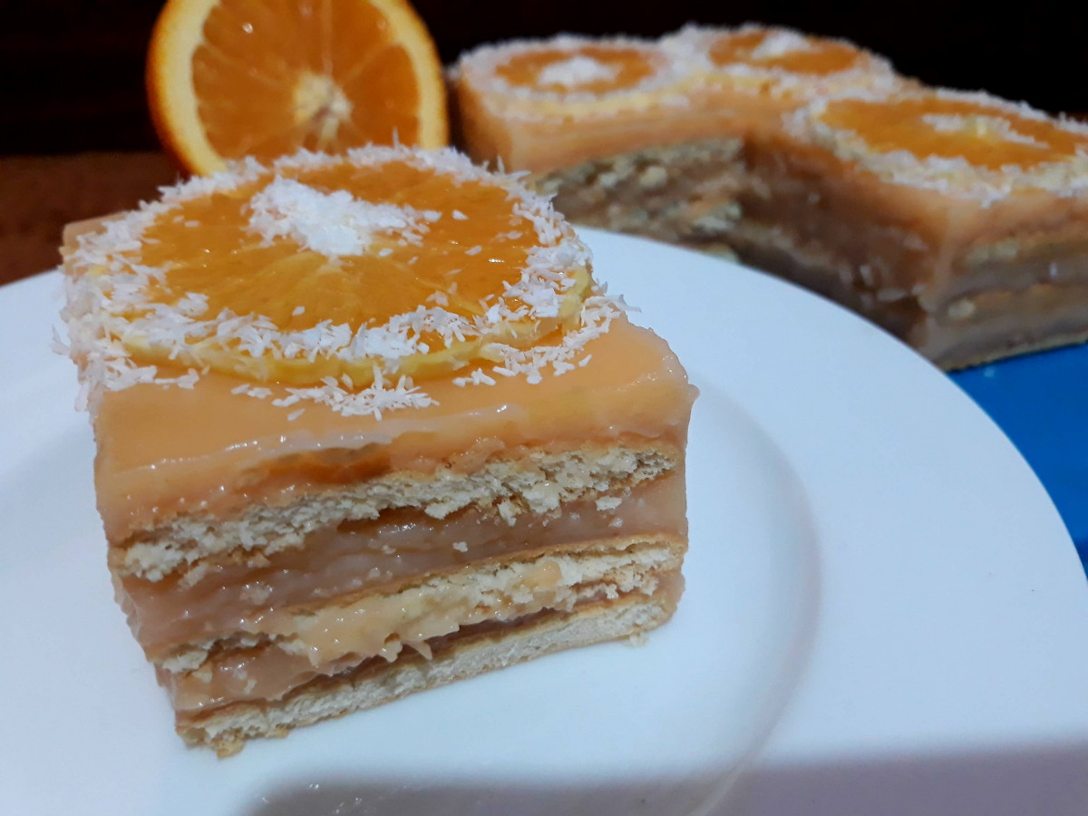 Обожаваме вкуса който портокалът придава на бисквитената торта опитайте