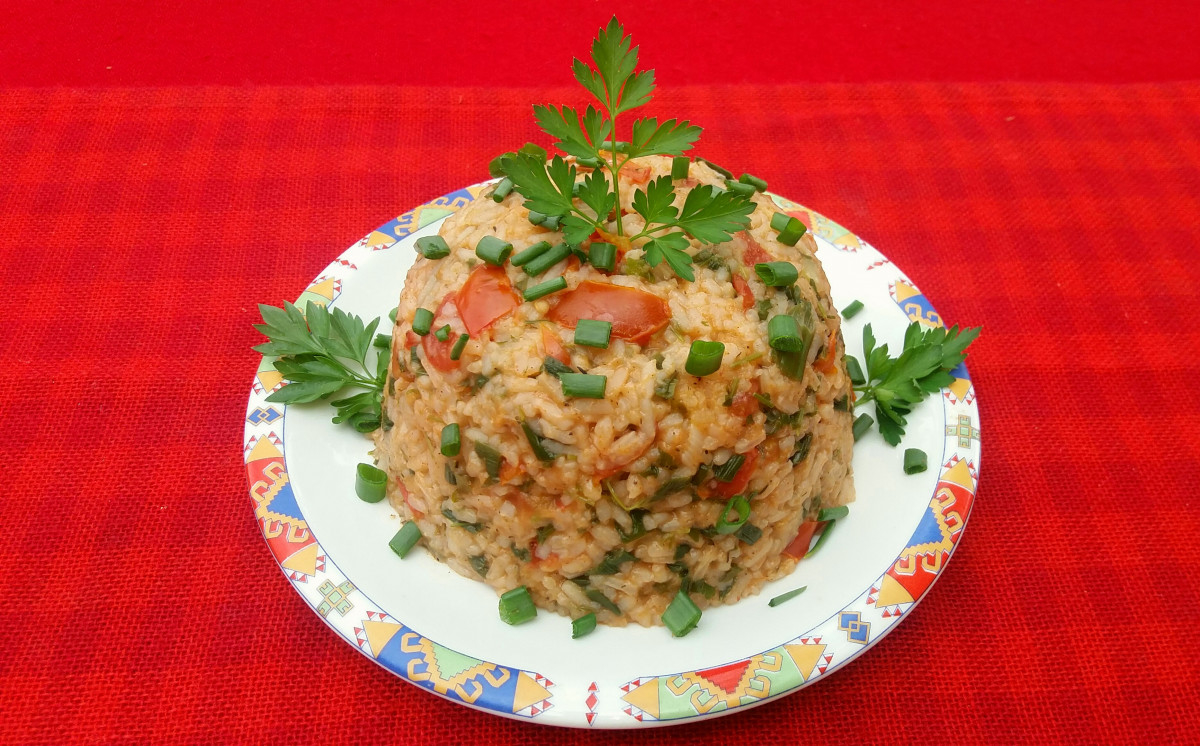 Постен ориз с домати и зелении - страхотен обяд или