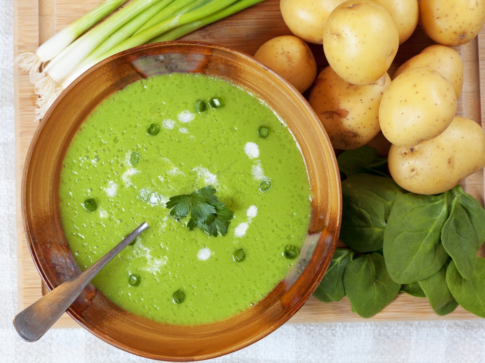 Традицията повелява пролетните супи да са зелени и много