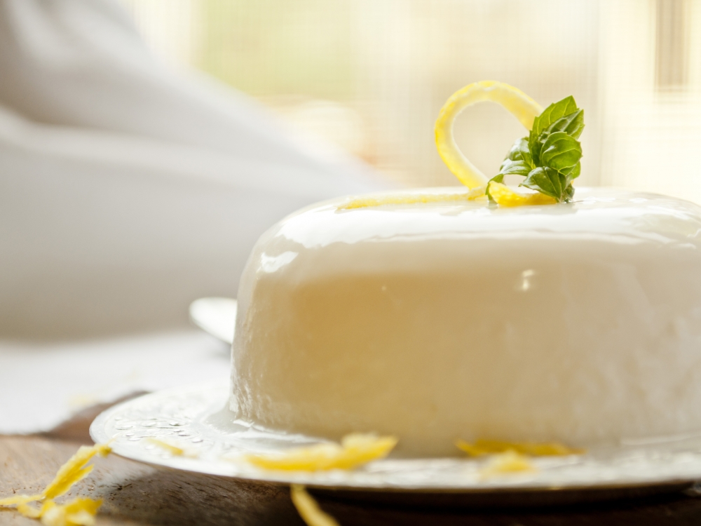 Желирана свежест за десерт Необходими Продукти● лимони 1 бр ● яйца