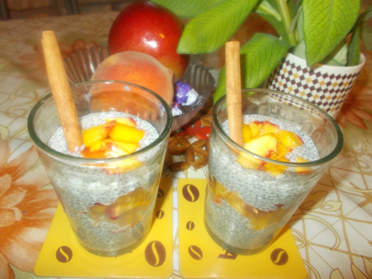 Свеж летен и здравословен десерт с праскови канела и семена