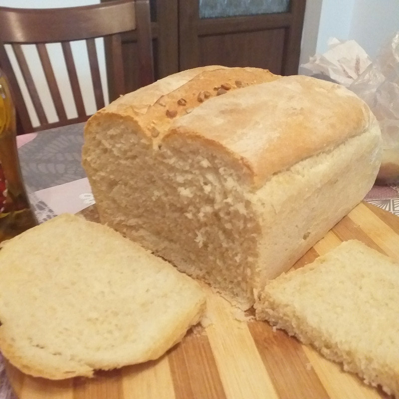 Домашно приготвеният хляб носи своя аромат из цялата кухня Необходими Продукти●