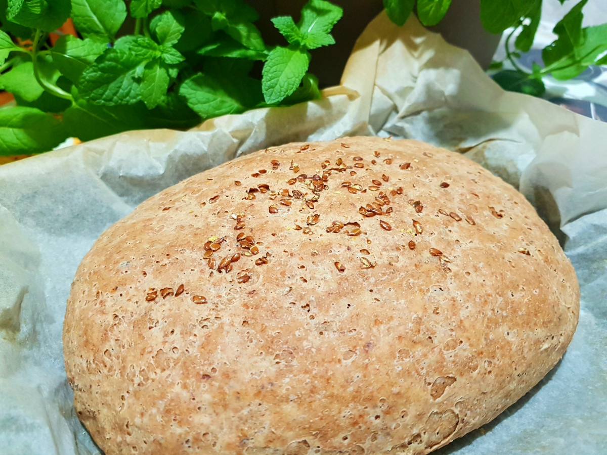 Пълнозърнест хляб, който доказва, че домашното е по-вкусноНеобходими Продукти● вода