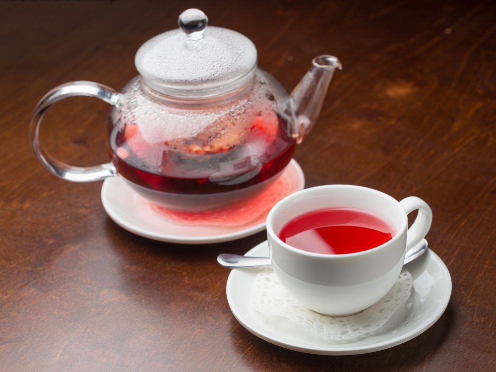 Поглезете се с чаша топъл и полезен чай от червен
