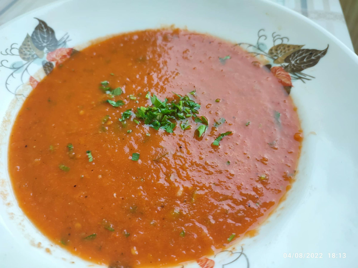 Семпла доматена супичка която ще ви изненада със своя страхотен