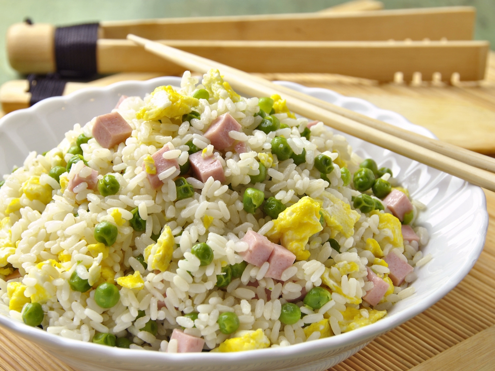 От готовият сварен ориз става страхотна салата съветваме ви