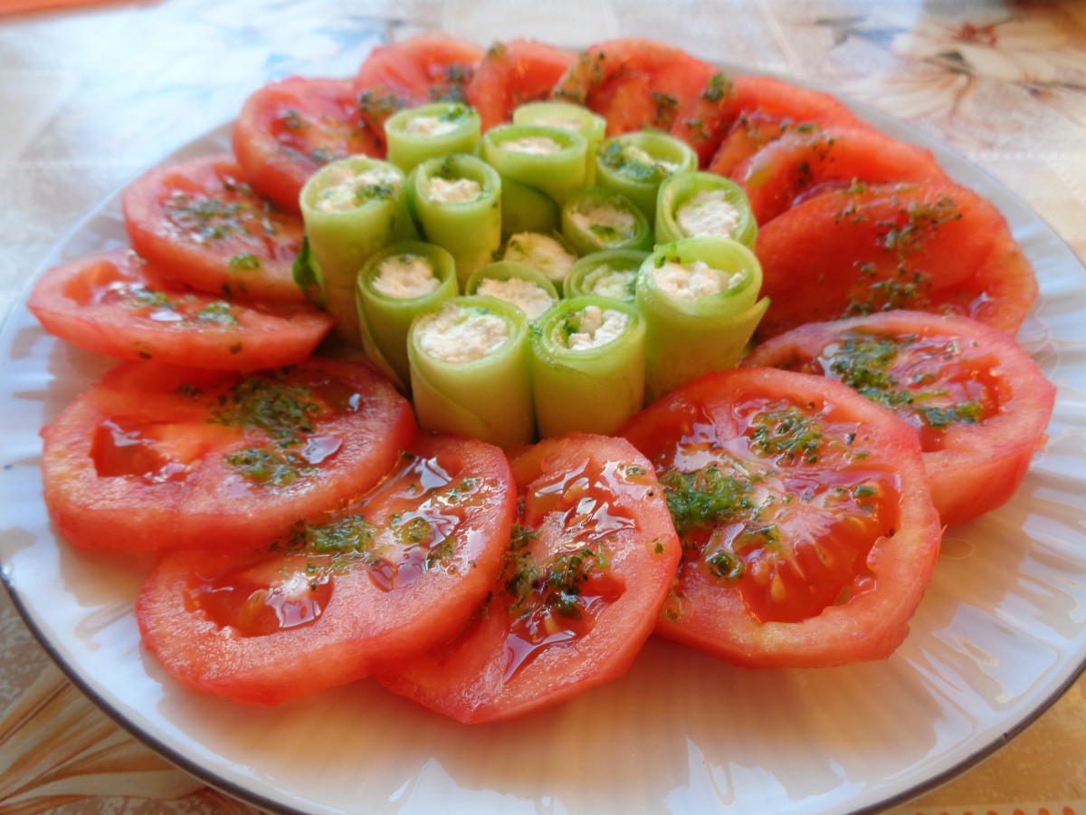 Предизвикваме ви да готвите хем вкусно хем красивоНеобходими Продукти● домати