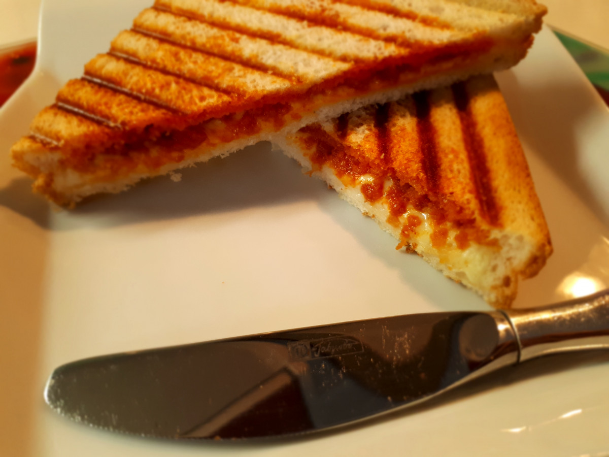 Любимия сандвич с чоризо - лесна и бърза закускаНеобходими Продукти●