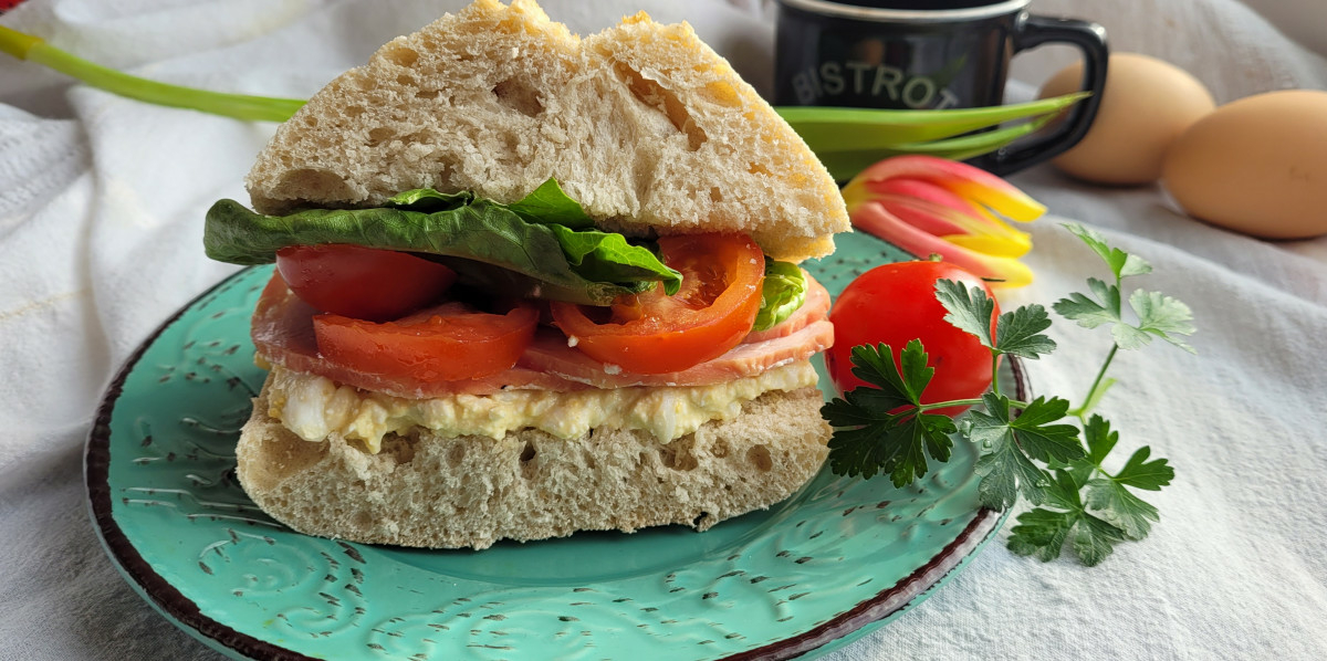 Рецепта за свеж домашен сандвич с превъзходен яйчен пастет.Необходими Продукти●