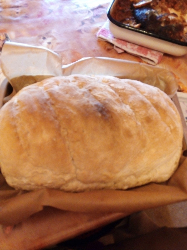 Най вкусен е домашния селски хляб с хрупкава коричка а рецептата