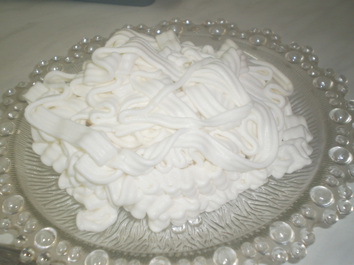 Вижте как да приготвите класическият крем за торти Шантили в