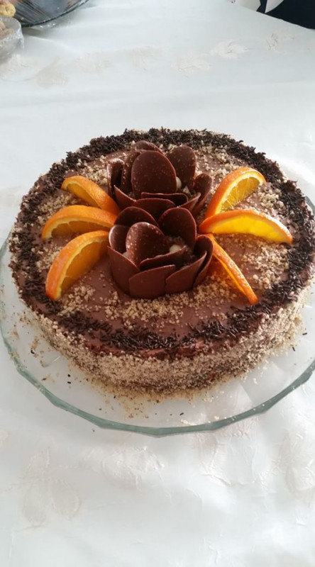Насладете се на това прекрасно творение наречено шоколадова торта с