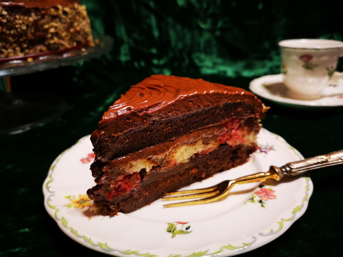 Избрано от рубриката Сладки престъпления - Мега шоколадова торта с