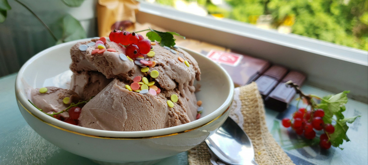 Зарадвайте децата с шоколадов домашен сладолед след следобедните игриНеобходими Продукти●