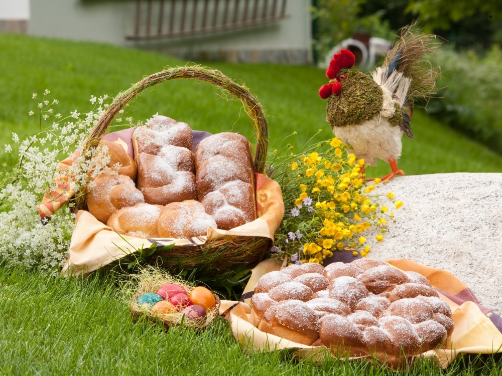 Традицията повелява на празничната трапеза да сложите и традиционния Великденски