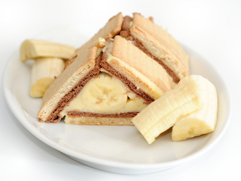 Вкусна комбинация от банани, крем и бисквити, която, вярваме, че