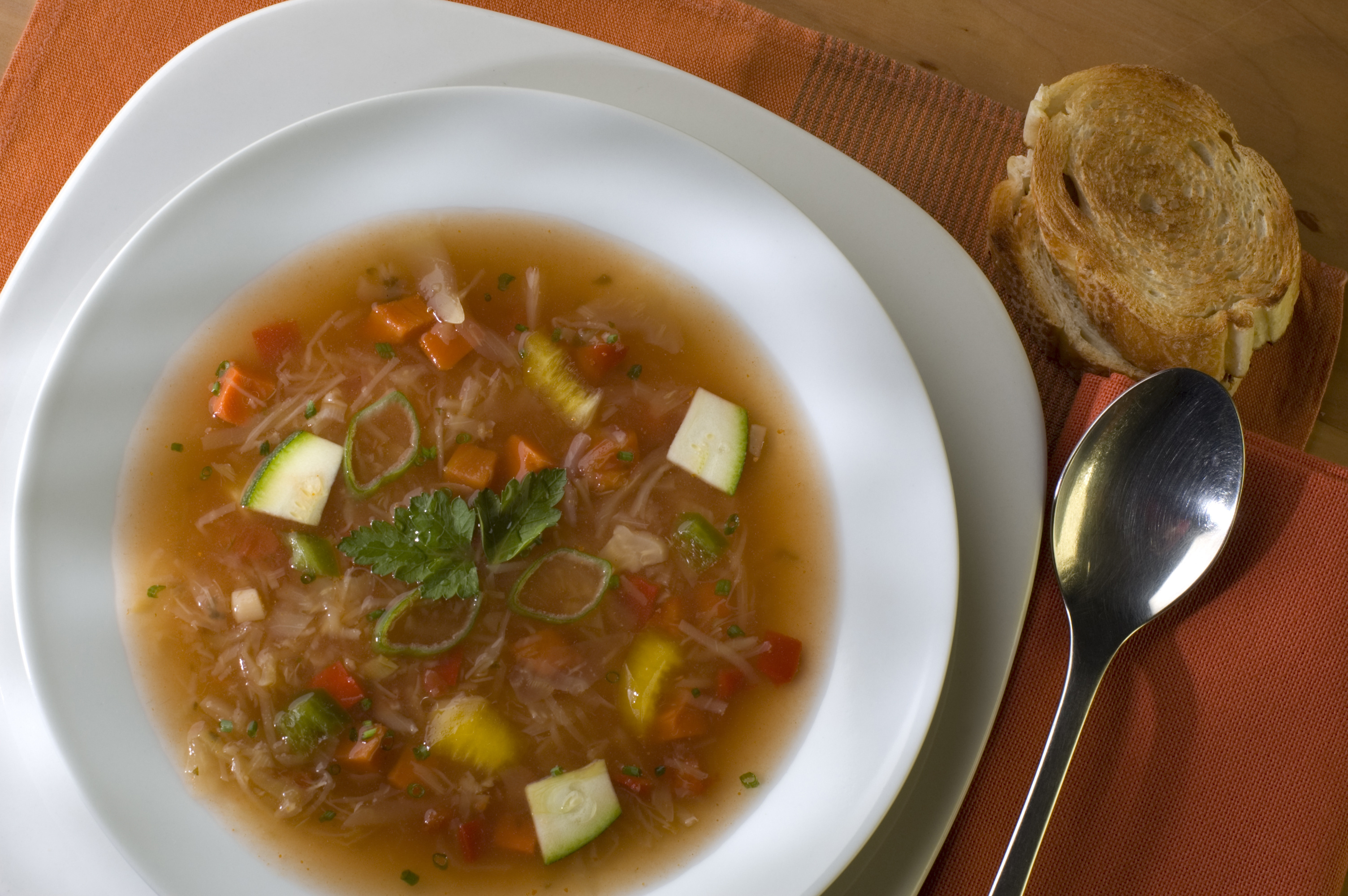 Дали на такива вкусни и нискокалорични супи французойките дължат хубавата