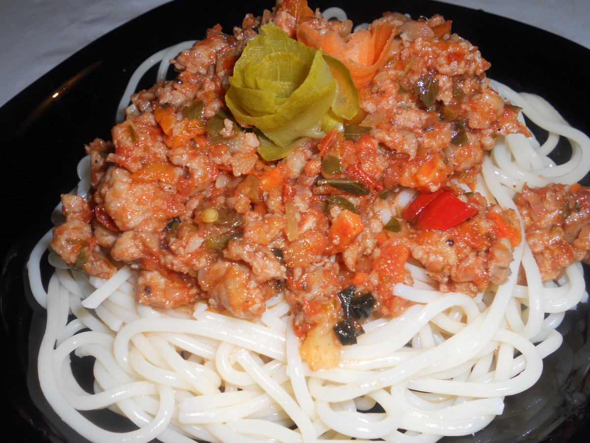 Най лесните и най вкусни спагети са тези с кайма и зеленчуци