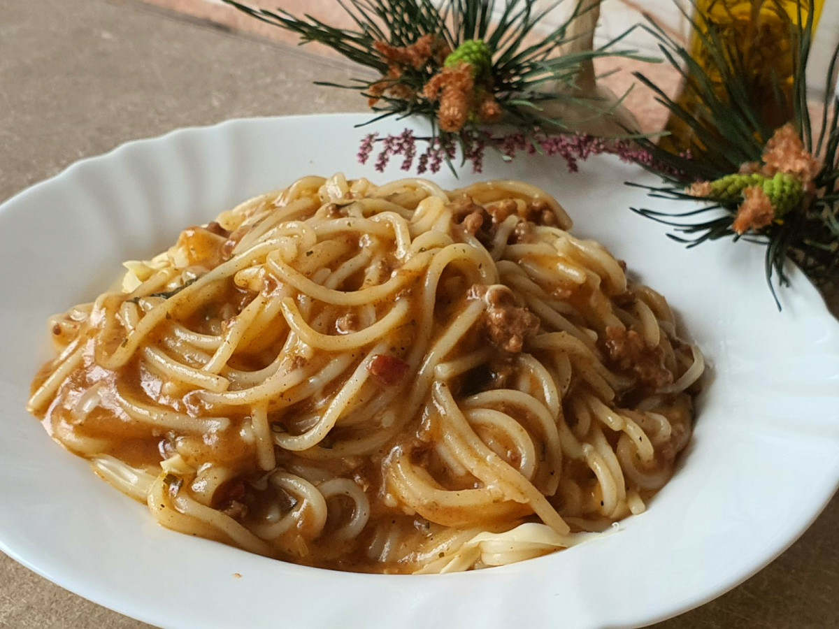 Невероятно вкусна комбинация от кедрови ядки и пуйка със спагети