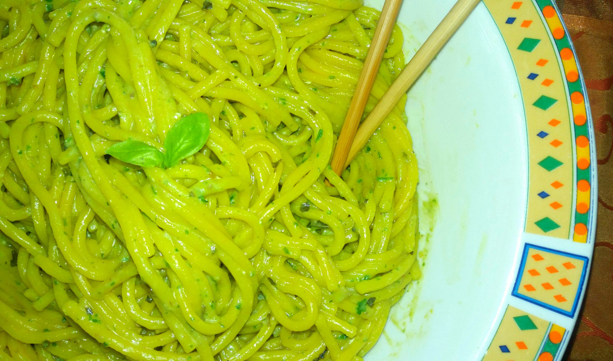 Нашите зелени спагети са изумителни, а цветът се дължи на