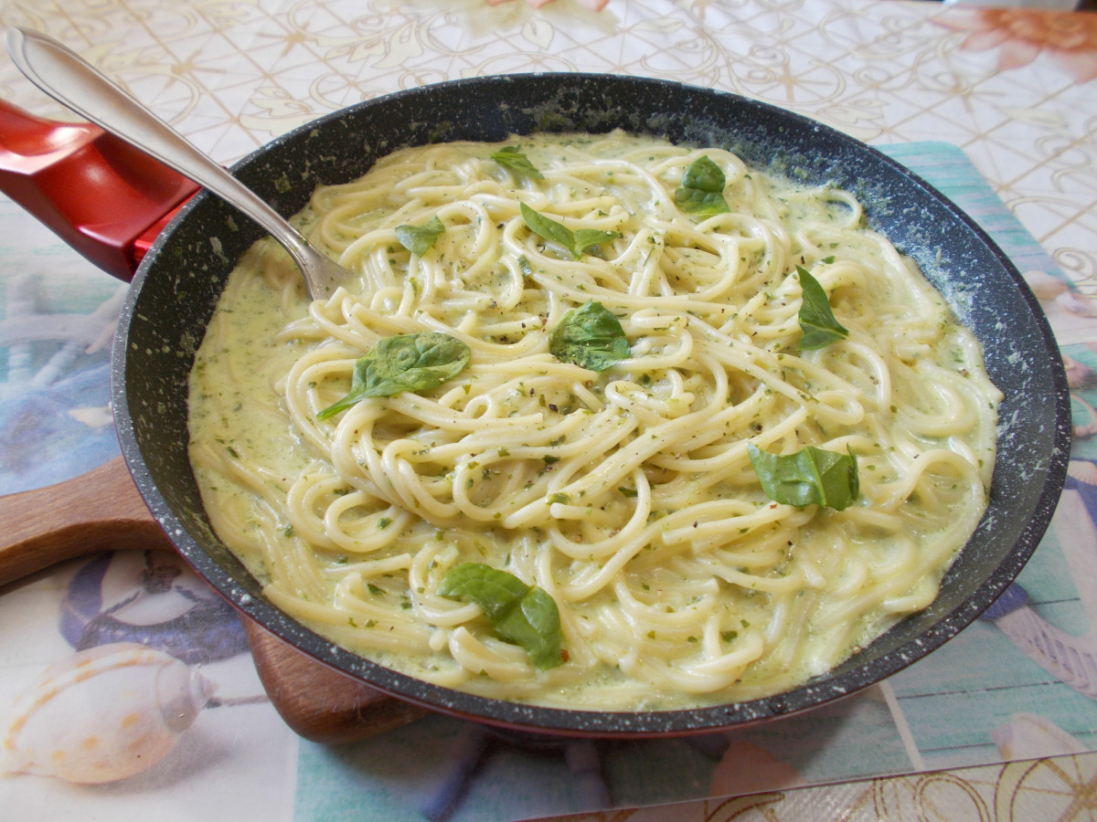 Спагети със спанак - свежи и много вкусниНеобходими Продукти● спагети