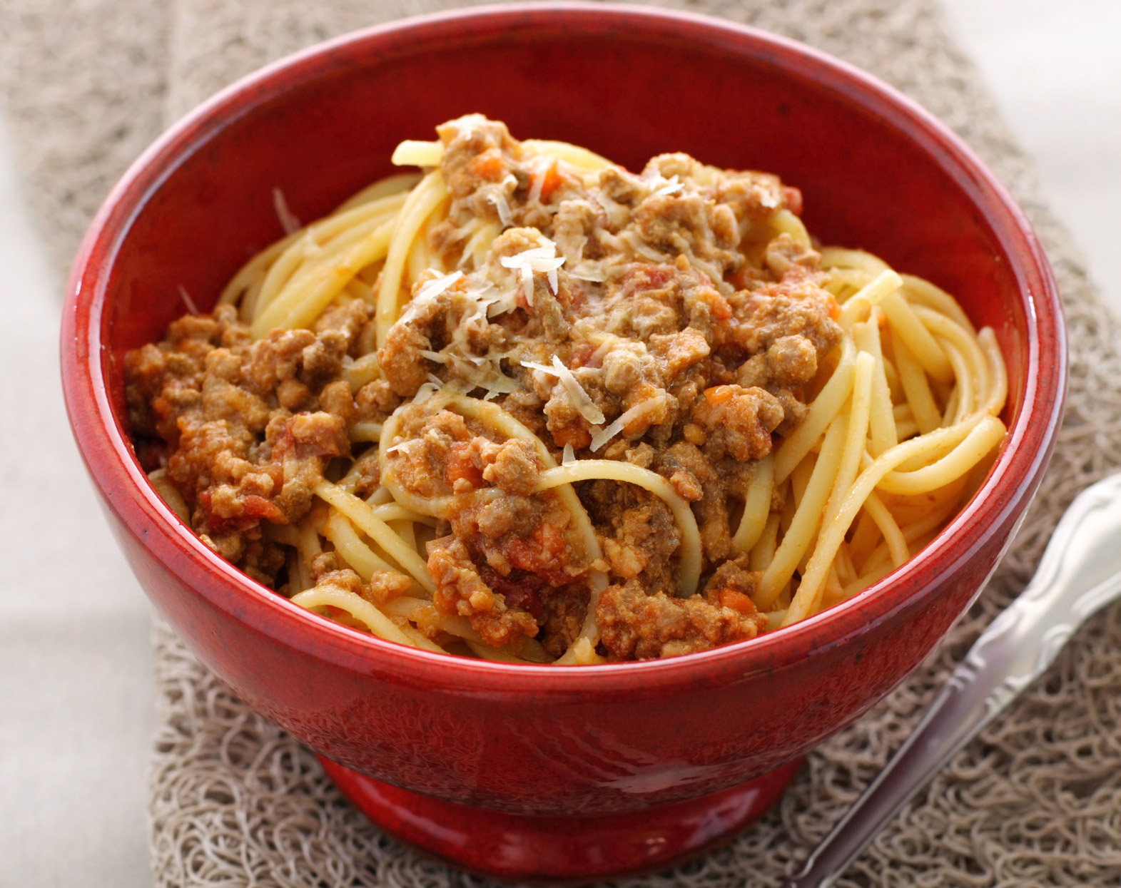 Знаем че редовно приготвяте спагети с кайма но ако добавите