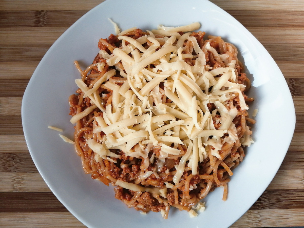 Любимите ни спагети Болонезе приготвени по лесен начин в