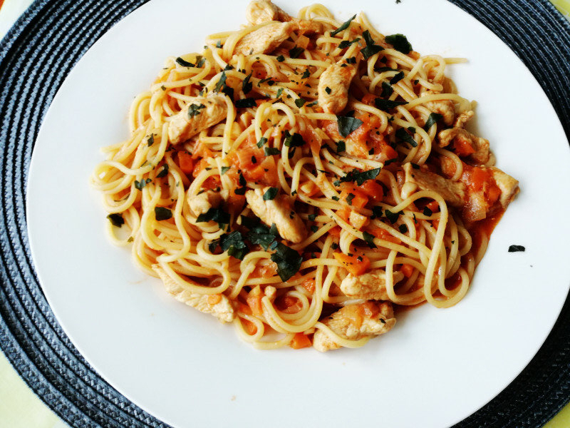 Бързи за приготвяте и супер вкусни спагети с пиле и