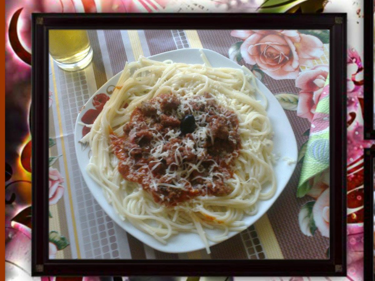 Поглезете се с тези разкошни спагети с домашен сос БолонезеНеобходими