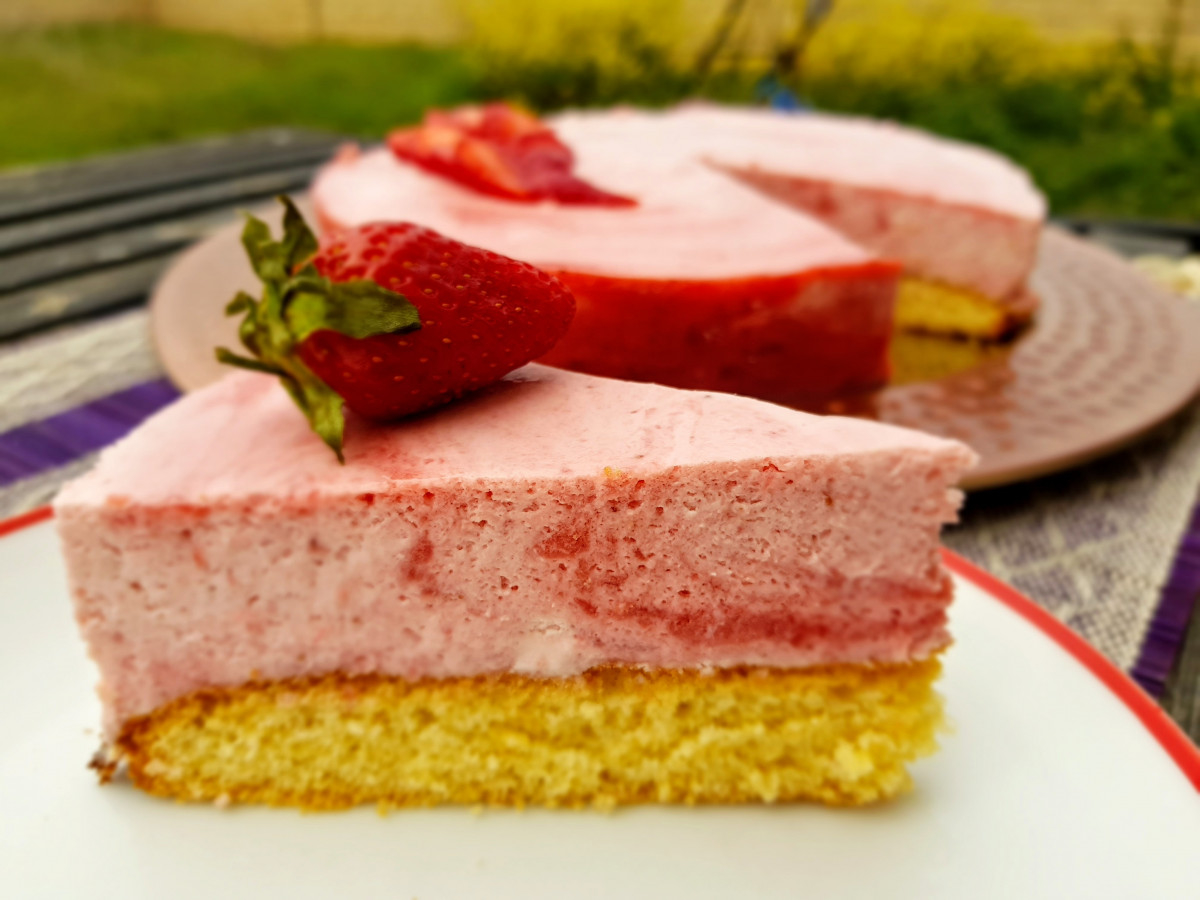 Снимка: Торта-парфе с ягоди и сметана