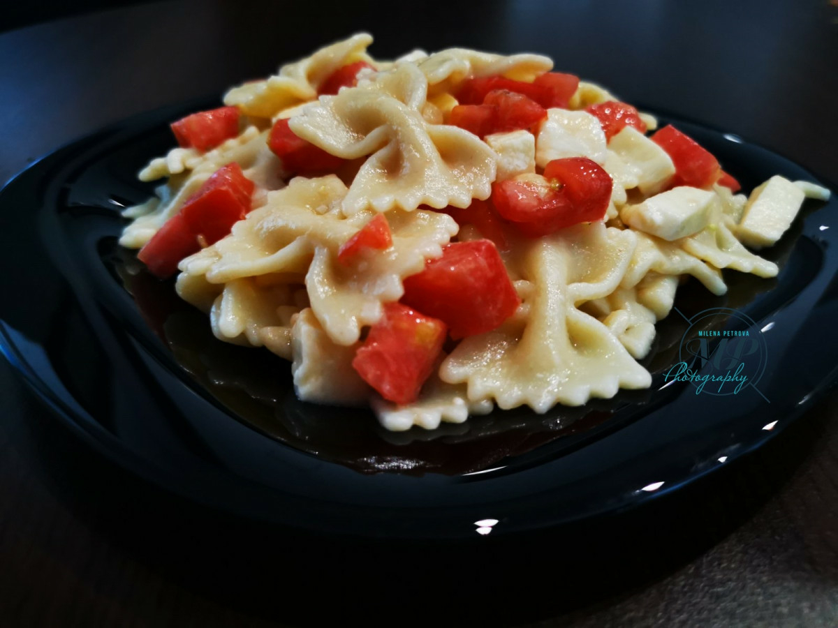 Студена макаронена салатка за горещите летни обеди Приготвя се бързо