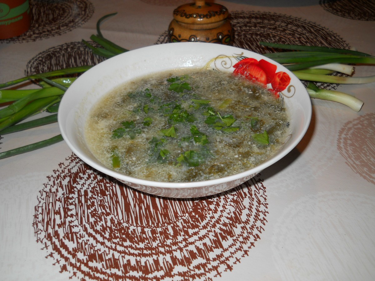 Вкусната супа се прави с тлъсто месце а лопушът и