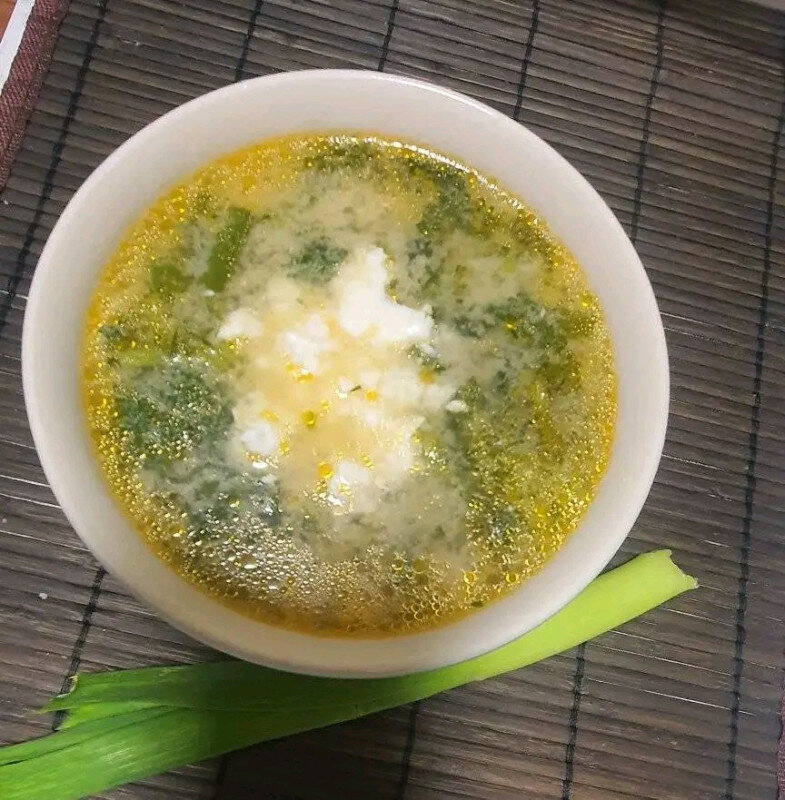 Свежа и питателна супа, която да поднесете с малко натрошено
