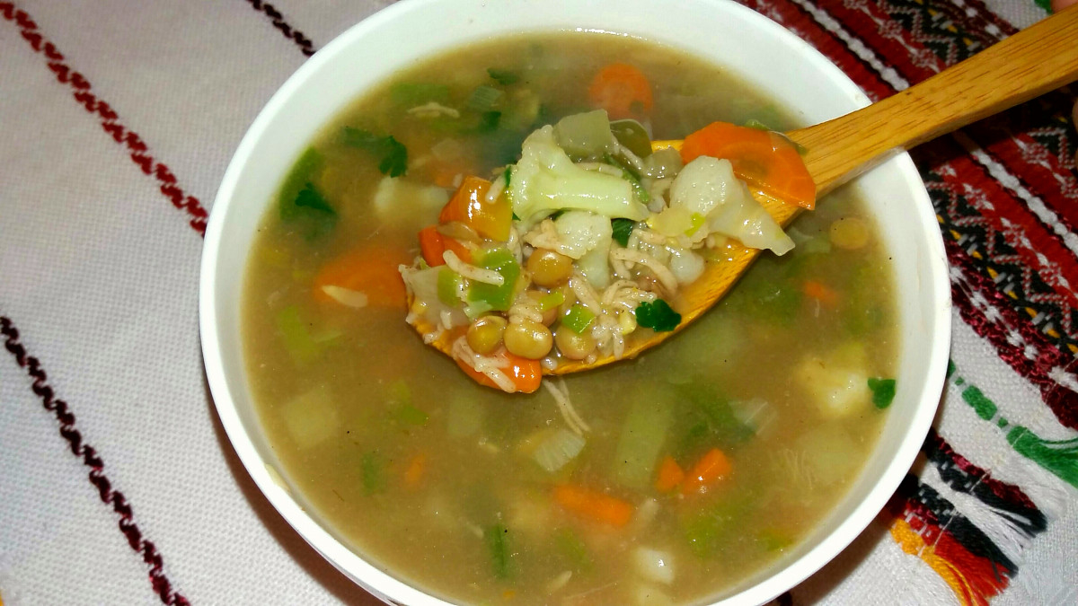 Супа от леща със зеленчуци богата постна просто чудеснаНеобходими