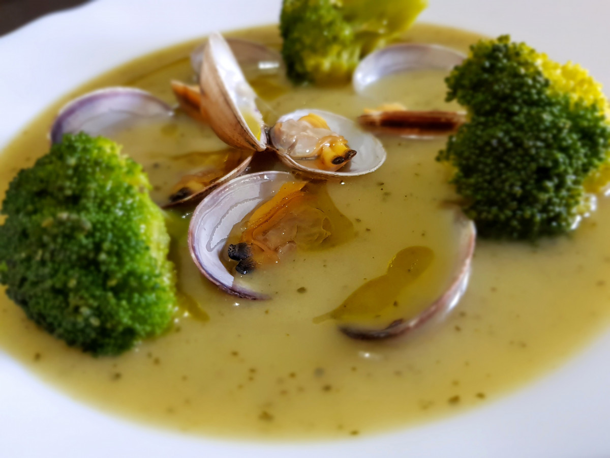 Здравословна супичка от праз миди и броколи която ще стопли