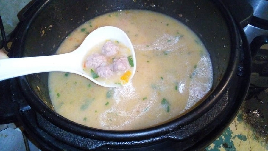 Бързо, лесно и много вкусно се получава супата топчета в