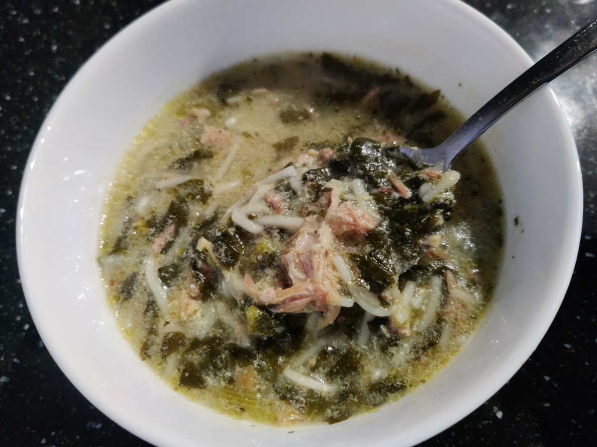 Супа с лапад и свински джолан, с която ви желаем