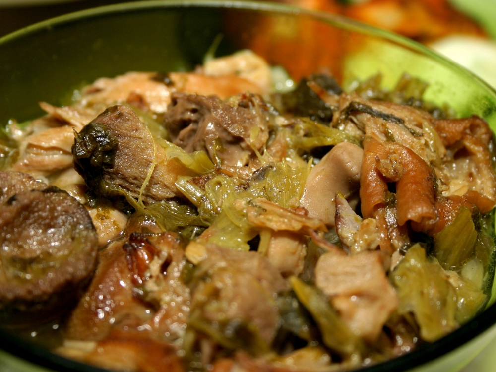 Страстни почитатели сме на традиционната българска кухняНеобходими Продукти● свинско месо
