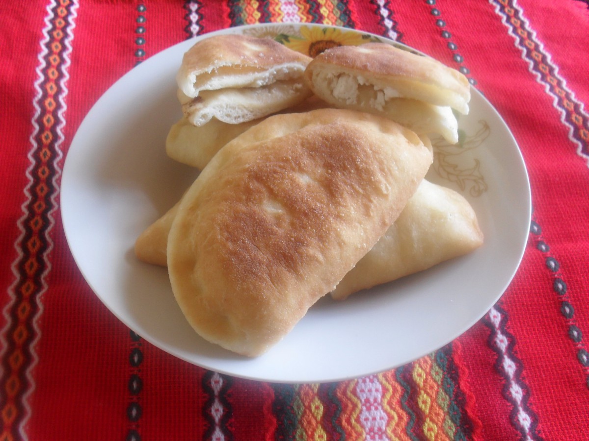 Топли топли татарски питки с овче домашно сирене ви чакат