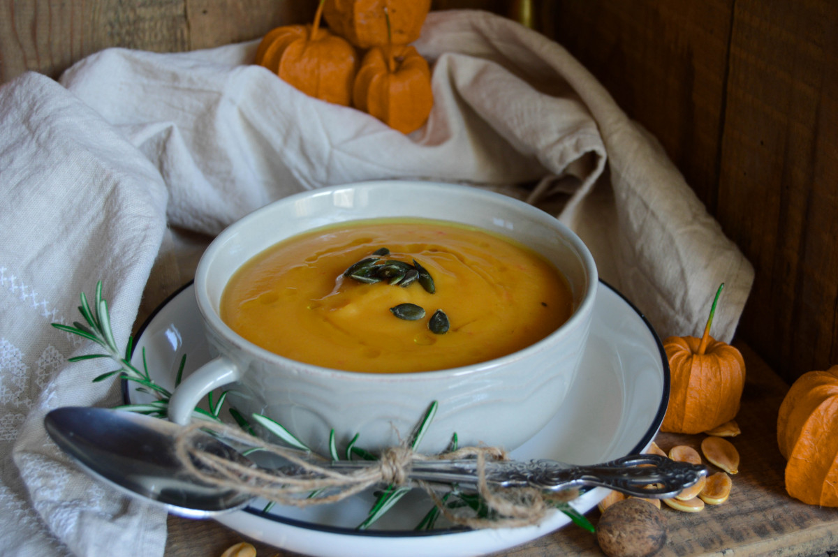 Щипка чили и супата става пикантна, ароматна и толкова неустоимаНеобходими