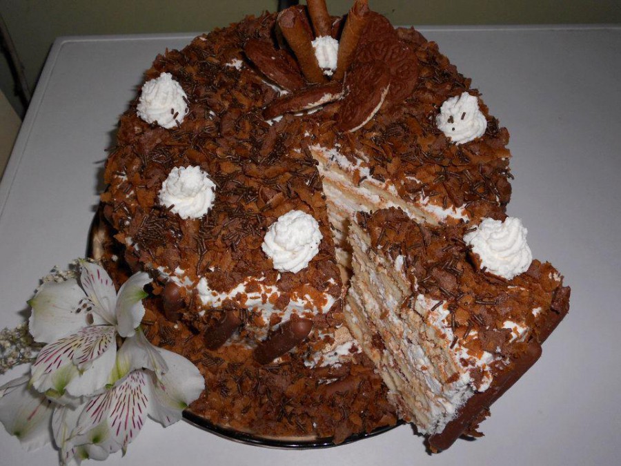 Нашата кулинарка Ирина добави тази невероятно вкусна и красива торта